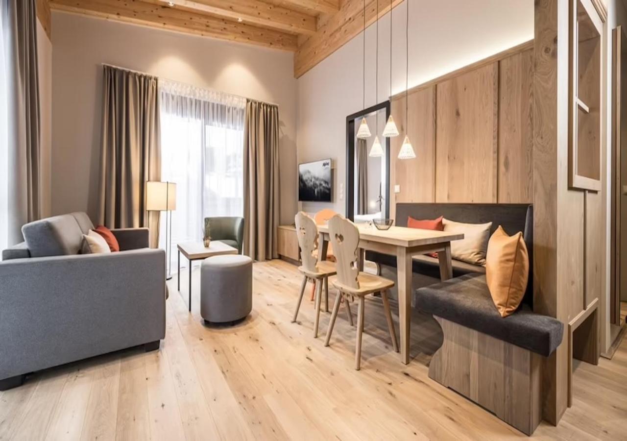 Alpine Collection Wildschonau: Paragliding Paradise near Skiwelt Wilder Kaiser Niederau Room photo